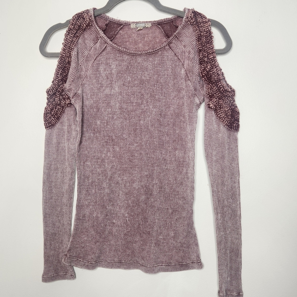 BKE Gimmicks Cold Shoulder Waffle Knit Boho Henley Size XS‎
